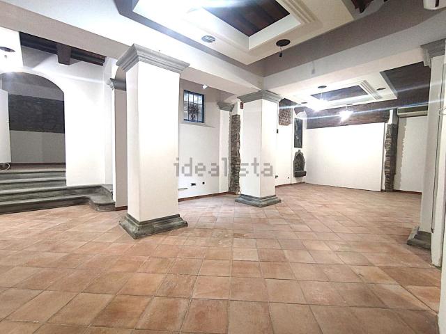 Locale in affitto di 200 m² in Via Cino da Pistoia, 11
