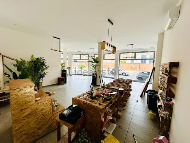 Locale in affitto di 200 m² in Via Claro Giulio