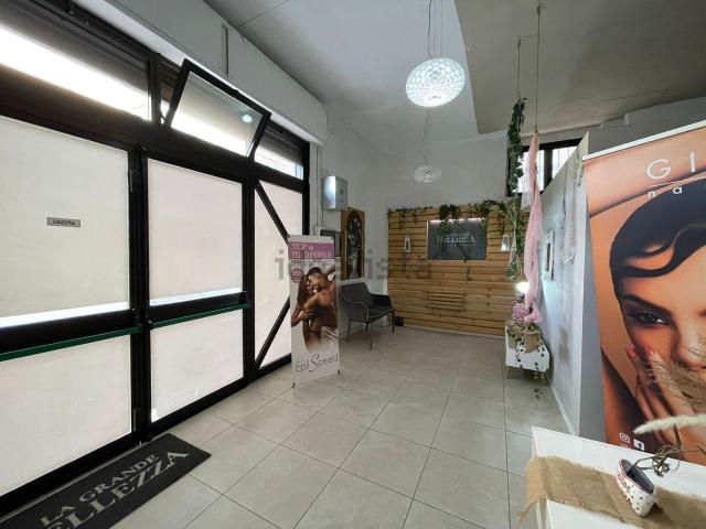 Locale in affitto di 200 m² in Via Cristoforo Colombo