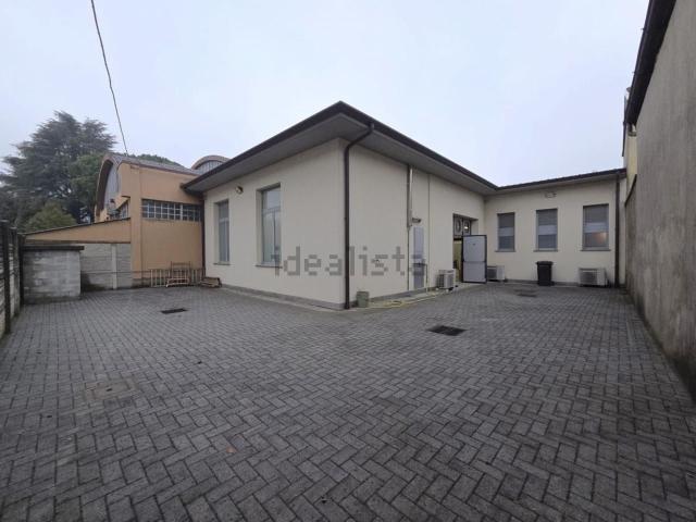 Locale in affitto di 200 m² in Via A. De Gasperi, 11