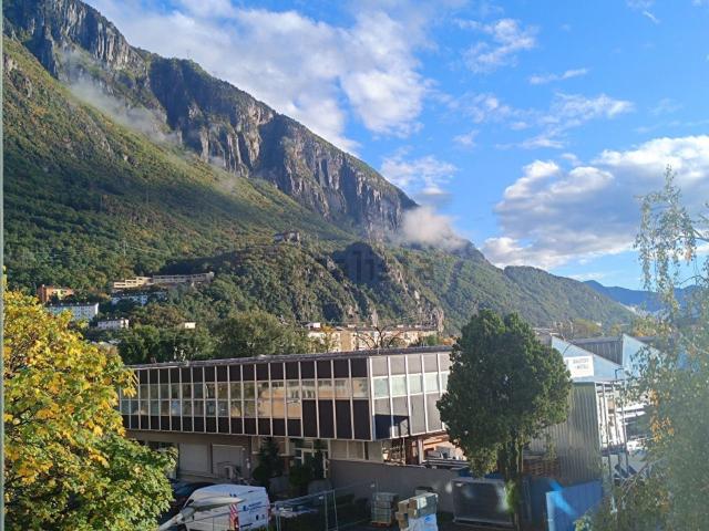 Locale in affitto di 200 m² in Via Amedeo Avogadro
