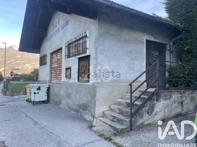 Locale in affitto di 200 m² in Via Alcide Degasperi