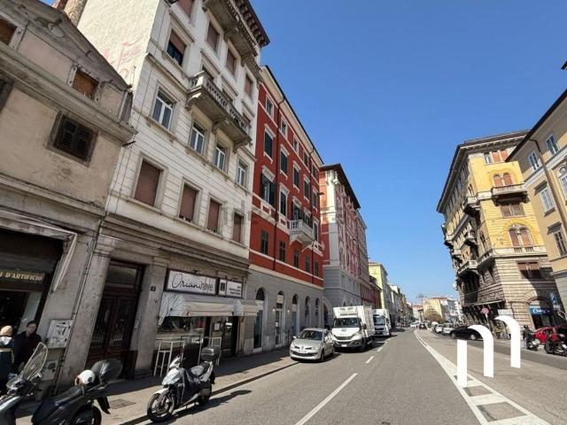 Locale in affitto di 200 m² in Via Alfredo Oriani, 9