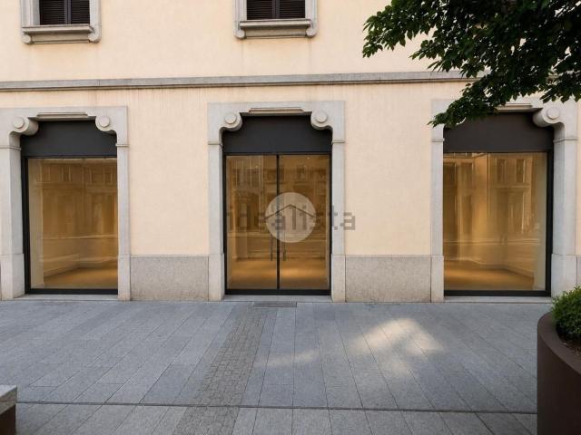 Locale in affitto di 200 m² in Via G. Tiraboschi, 83