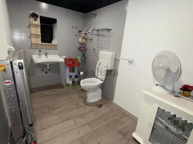 Locale in affitto di 200 m² in Via Giovan Bernardo Lama