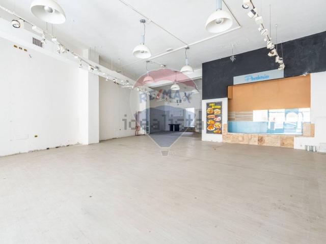 Locale in affitto di 200 m² in Via Giovanni Maria Angioy, 32