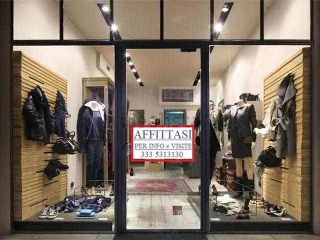 Locale in affitto di 200 m² in Via d&apos Azeglio