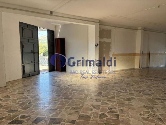Locale in affitto di 200 m² in Via dei Mulini, 115