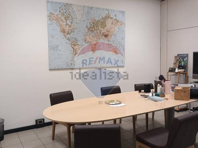 Locale in affitto di 200 m² in Via della Comunità Europea, 22
