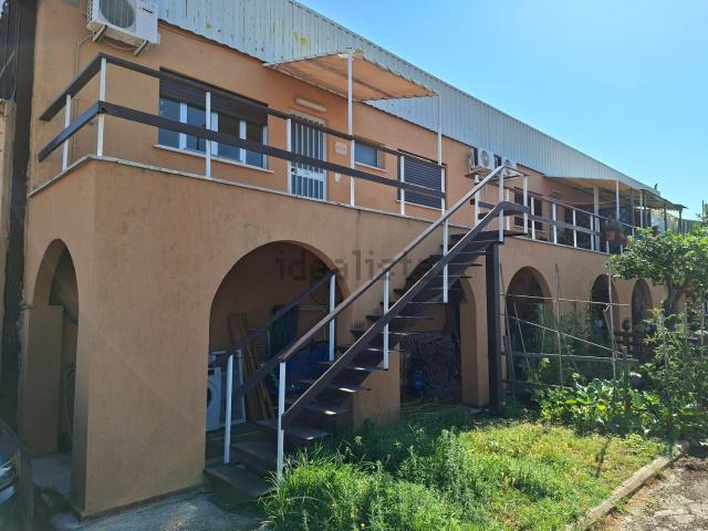 Locale in affitto di 200 m² in Via Ermete Zacconi