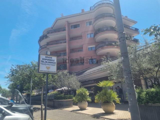 Locale in affitto di 200 m² in Via Igea