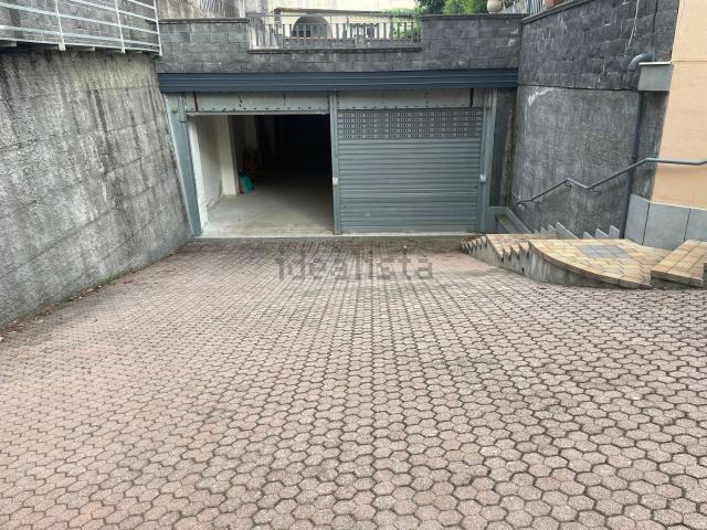 Locale in affitto di 200 m² in Via John Fitzgerald Kennedy