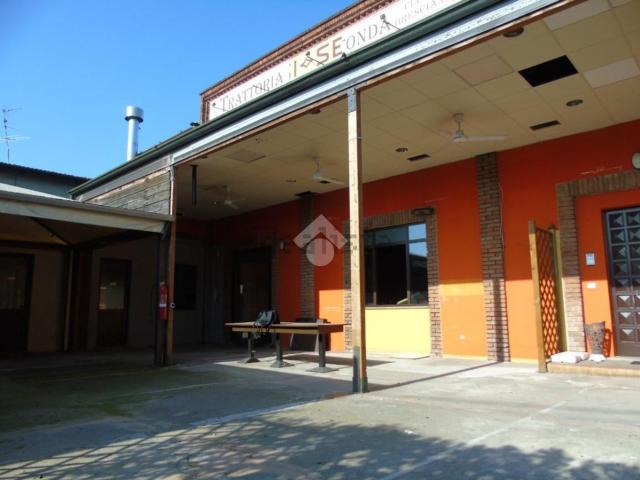Locale in affitto di 200 m² in Via Lombardia, 2