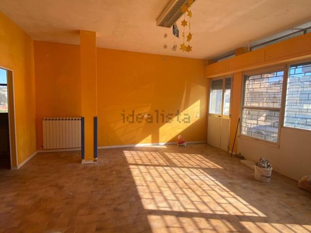 Locale in affitto di 200 m² in Via Leonardo da Vinci, 10