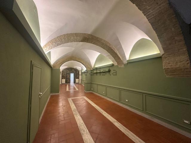 Locale in affitto di 200 m² in Via Maurizio Quadrio