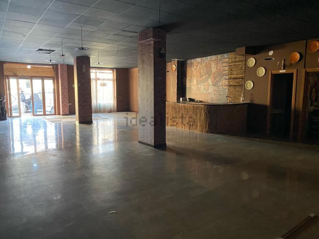 Locale in affitto di 200 m² in Via Salvatore Moccia, 18