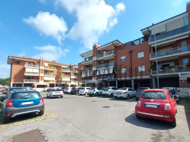 Locale in affitto di 200 m² in Via Sandro Pertini