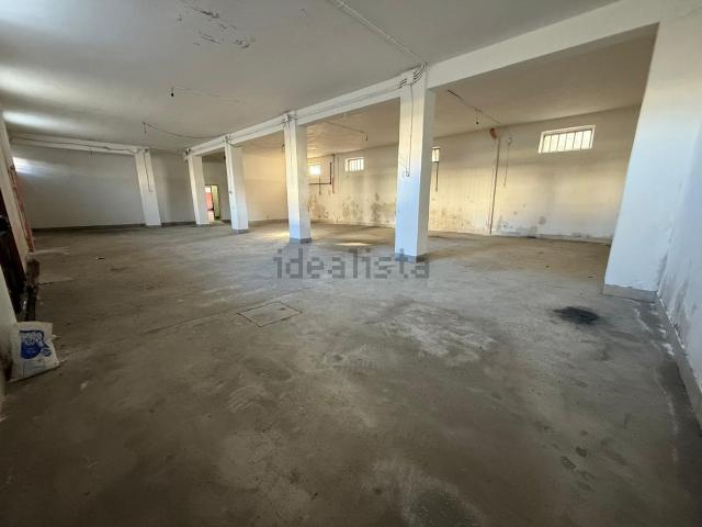 Locale in affitto di 200 m² in Via Sconditi