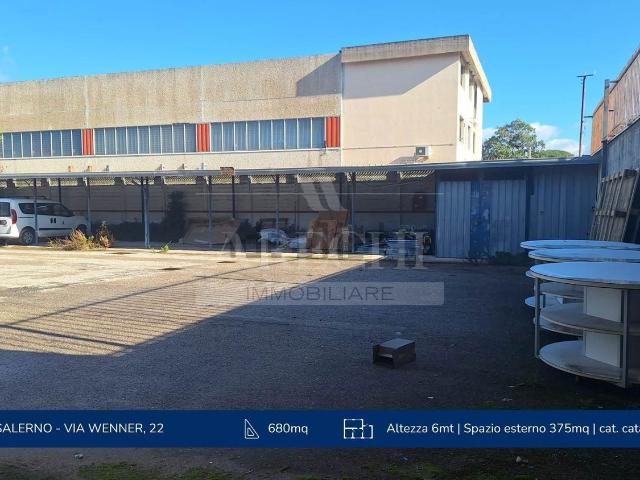 Locale in affitto di 200 m² in Via Roberto Wenner, 22