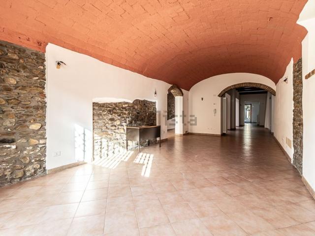 Locale in affitto di 200 m² in Via Roma, 68