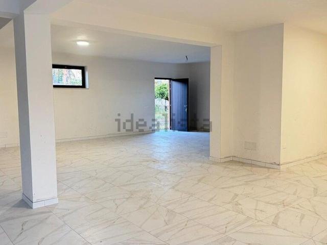 Locale in affitto di 200 m² in Via Talete