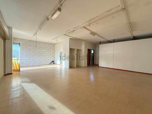 Locale in affitto di 200 m² in Viale Trieste, 26