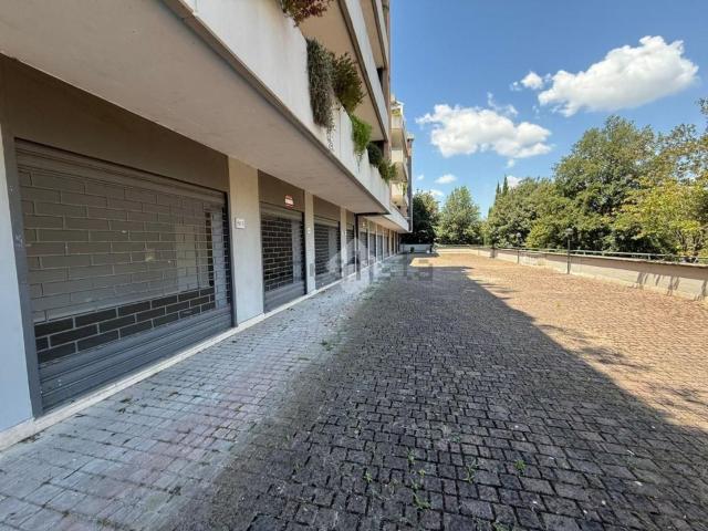 Locale in affitto di 200 m² in Viale Carmelo Bene, 501