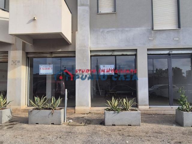 Locale in affitto di 200 m² in Viale della Provincia