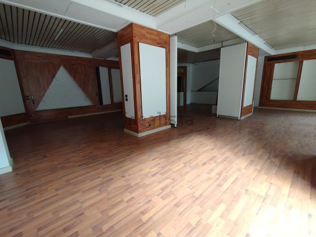Locale in affitto di 200 m² in Viale della Regione, 105