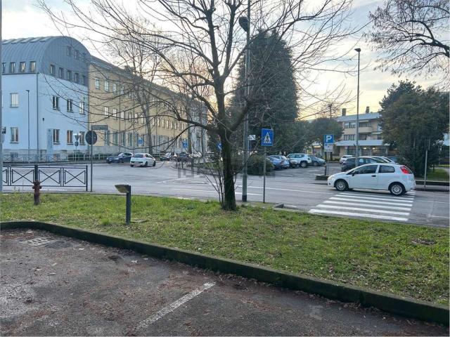 Locale in affitto di 200 m² in Viale G. Marconi, 10