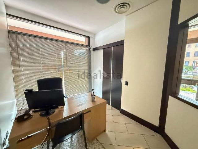 Locale in affitto di 200 m² in Viale Kennedy, 10