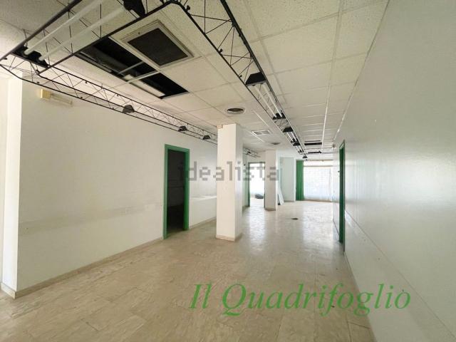 Locale in affitto di 200 m² in Viale Montegrappa