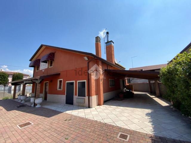 Locale in affitto di 200 m² in Borgo Tocchi, 159