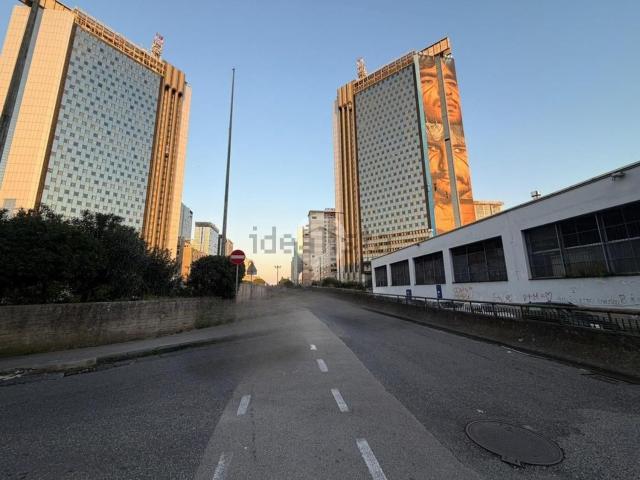 Locale in affitto di 200 m² in Corso Meridionale, 50
