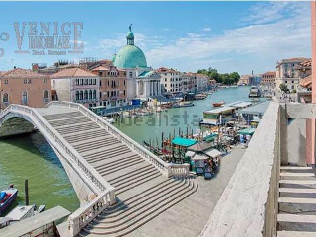 Locale in affitto di 200 m² in Fondamenta Santa Lucia