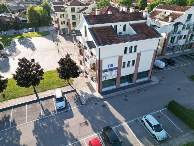 Locale in affitto di 200 m² in Piazza Aldo Moro, 29