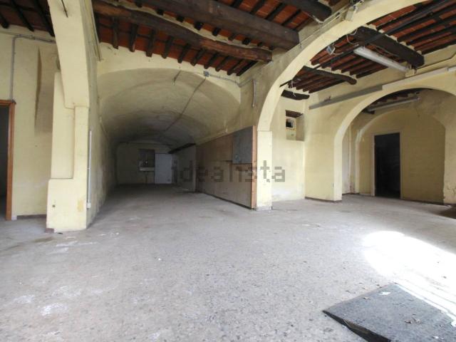 Locale in affitto di 200 m² in Piazza Giuseppe Mazzini