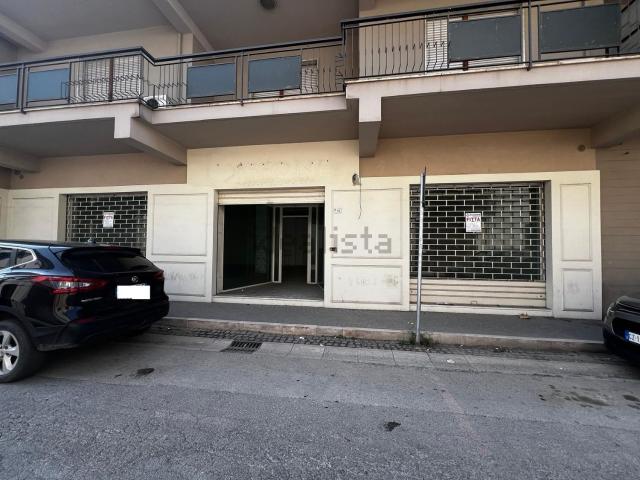 Locale in affitto di 201 m² in Via Giovanni Battista Novelli