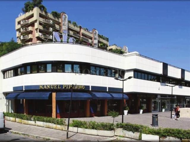 Locale in affitto di 203 m² in Viale Città d&apos Europa