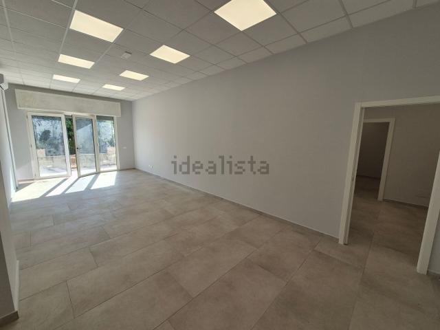 Locale in affitto di 205 m² in Via Angelo Bovo