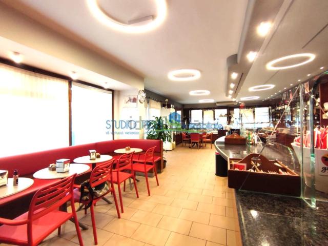 Locale in affitto di 205 m² in Via Provinciale Lucchese