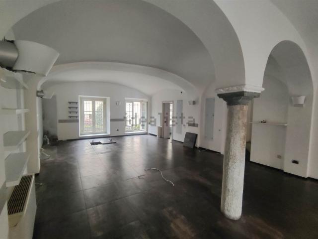 Locale in affitto di 208 m²