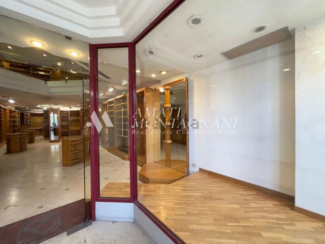 Locale in affitto di 208 m² in Piazzale delle Medaglie d&apos Oro, 55