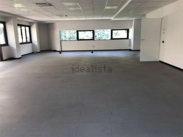 Locale in affitto di 209 m² in Viale Giacomo Matteotti, 39