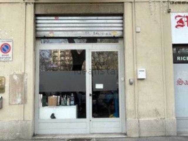 Locale in affitto di 20 m² in Piazza Tancredi Galimberti, 24