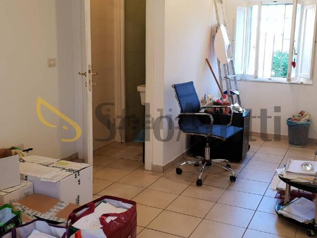 Locale in affitto di 20 m² in Via Camillo Benso Conte di Cavour