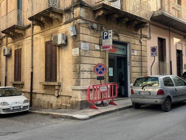 Locale in affitto di 20 m² in Via Cavour, 19