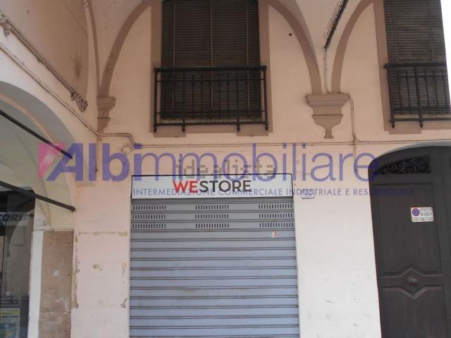 Locale in affitto di 20 m² in Via Emilia San Pietro, 59