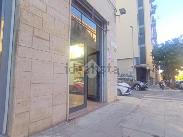 Locale in affitto di 20 m² in Via Enrico Albanese, 17