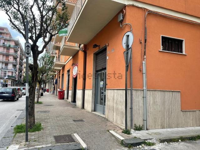 Locale in affitto di 20 m² in Via Giosuè Carducci, 56